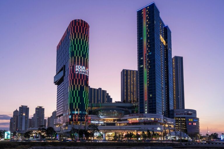 Compare Business Traveler Amenities: The 2026 Performance Guide